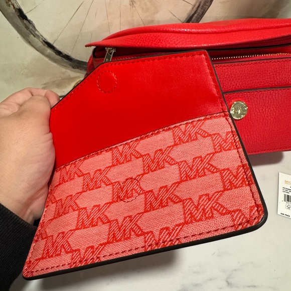 SALE🤍MICHAEL KORS leather maisie 2 in 1 waist pack ❤️ - Picture 10 of 15